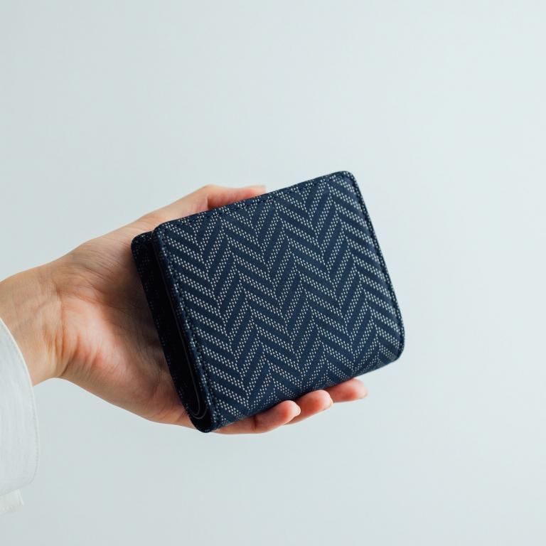 札入M［紺地×グレー漆×杉綾］：印傳屋公式オンラインショップ