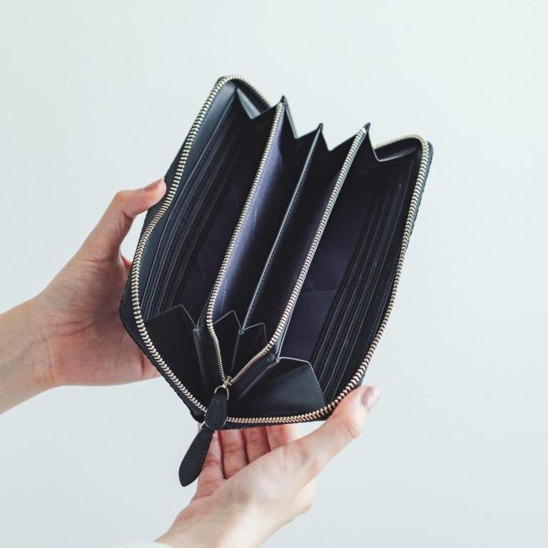 ブラック a様 束入J［黒地×黒漆×網代編］：印傳屋公式オンラインショップ｜INDEN-YA