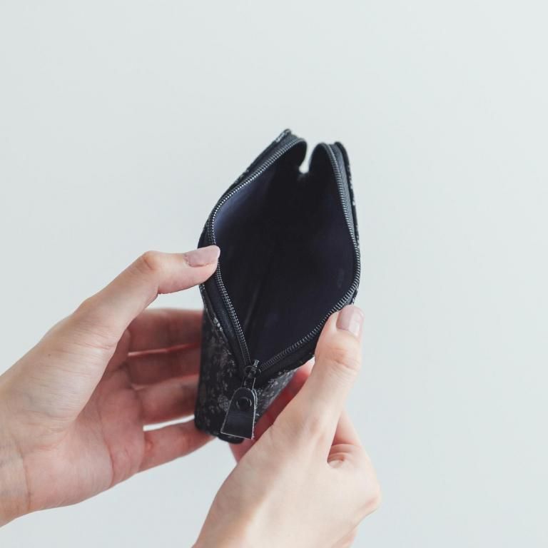 9ポーチ［黒地×グレー漆×イングリッシュローズ］：印傳屋公式