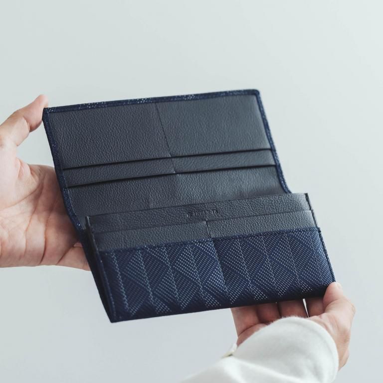 ブラック a様 束入M［紺地×黒漆×クリスタルライン］：印傳屋公式オンラインショップ