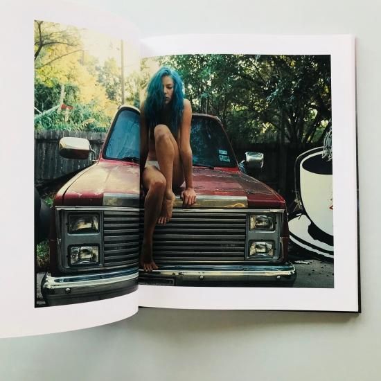 BETWEEN US AND THE SEA / タマラ・リキテンスタイン（Tamara