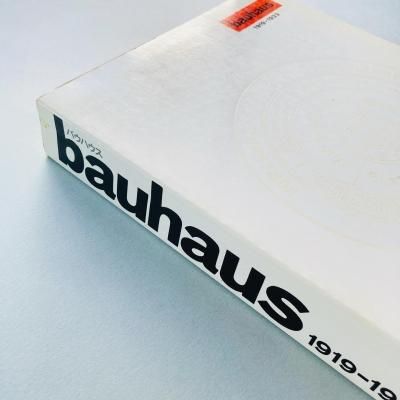 Bauhaus 1919-1933<br>Хϥ<br>Ѵ