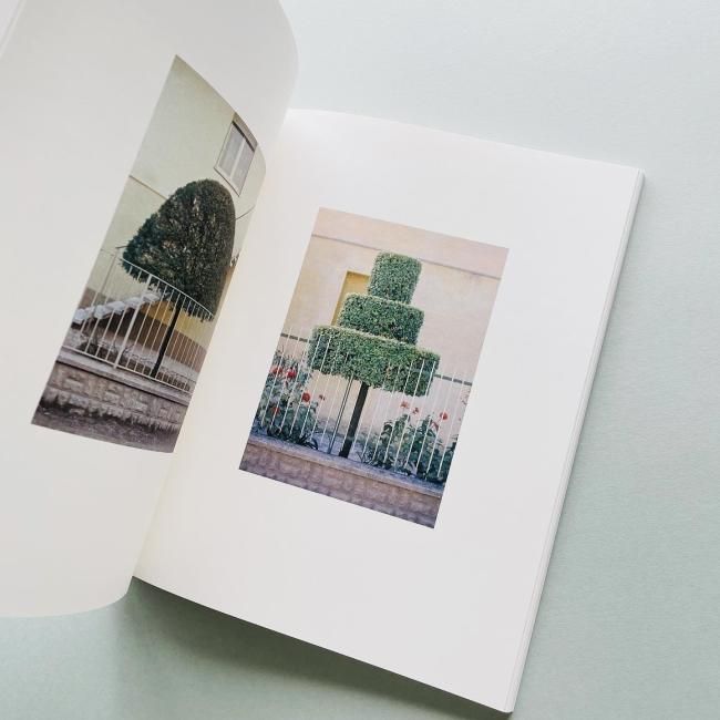 COLAZIONE SULL'ERBA Luigi Ghirri ルイジ・ギッリ COLAZIONE SULL'ERBA｜Luigi Ghirri ルイジ・ギッリ