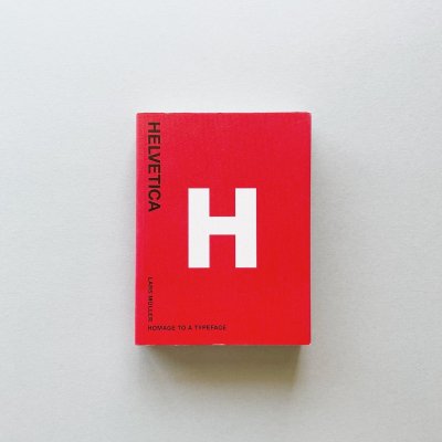 Helvetica Homage to a Typeface<br>Lars Muller<br>顼ߥ塼顼