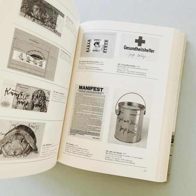 JOSEPH BEUYS : DIE MULTIPLES 1965-1986｜ヨーゼフ・ボイス