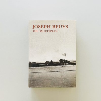 JOSEPH BEUYS<br>DIE MULTIPLES 1965-1986<br>ヨーゼフ・ボイス