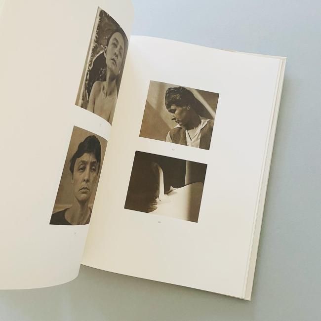 GEORGIA O'KEEFFE：A PORTRAIT BY ALFRED STIEGLITZ｜Georgia O