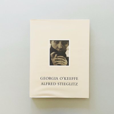 GEORGIA O'KEEFFE<br>A PORTRAIT BY<br>ALFRED STIEGLITZ<br>եåɡƥå