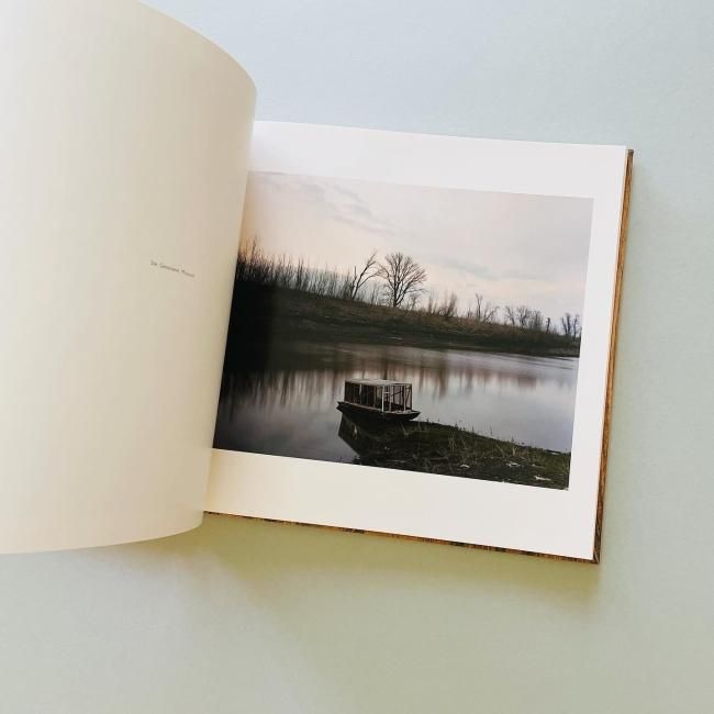 サイン 未開封 Alec Soth アレックソス Sleeping by the Alec Soth - Sleeping By The Mississippi (Signed) | Photobook