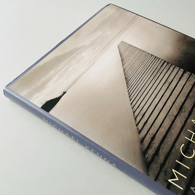 〈SIGNED〉A TWENTY YEAR RETROSPECTIVE : MICHAEL KENNA マイケル・ケンナ