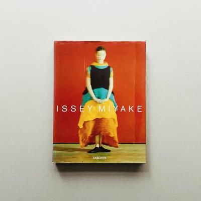 Issey Miyake åߥ䥱<br>Mark Holborn