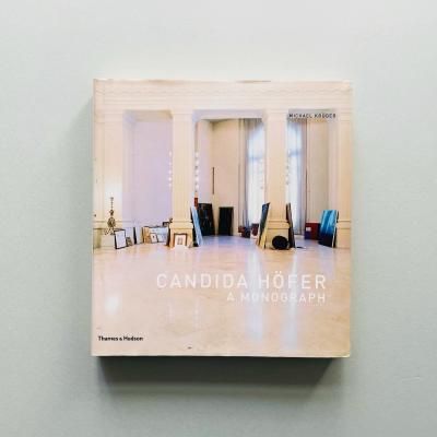 CANDIDA HOFER<br>A MONOGRAPH<br>ǥءե