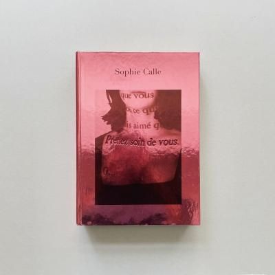 Prenez soin de vous<br>ե<br>Sophie Calle