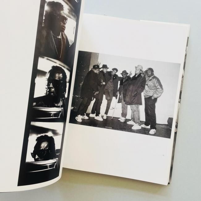 洋書 ali marcopoulos out&about 洋書 ali marcopoulos out&about OUT & ABOUT BY ARI MARCOPOULOS