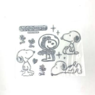 スヌーピー PEANUTS エンブレムステッカー スヌーピー ポーズ ステッカー シルバー    