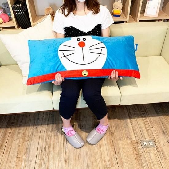 非売品 ドラえもん フレンズ展 プレミアム　クッション ドラえもん 低反発ダイカットクッション インテリア 抱き枕