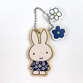 店内セール開催中!10％オフ対象商品! ミッフィー アクリル＆ウッドチャーム お花 青 キーホルダー チャーム 日本製