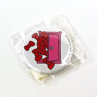 サンリオ ドラえもん×キティちゃん 缶バッジ どこでもドアリボン