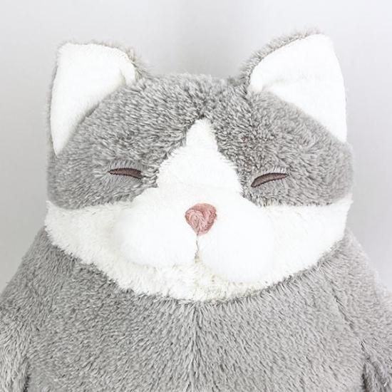 仲良しのハチワレ猫と黒猫 Cushion by 小鳥と映画館