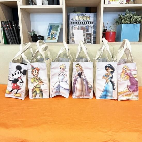 可愛いクリスマスツリーやギフトが！ ディズニー シンデレラ スクエアミニトート バッグ Disney 100周年 Box/デッキ/パック