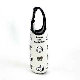 <img class='new_mark_img1' src='https://img.shop-pro.jp/img/new/icons15.gif' style='border:none;display:inline;margin:0px;padding:0px;width:auto;' />SNOOPY ペットボトルカバー 600ml スヌーピー＆ベア 柄 ペットボトルホルダー サマー ランチ