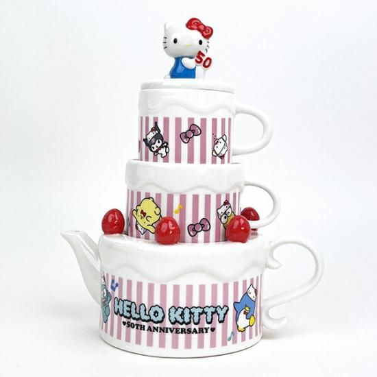 ハローキティの50周年ケーキ型ティーセット