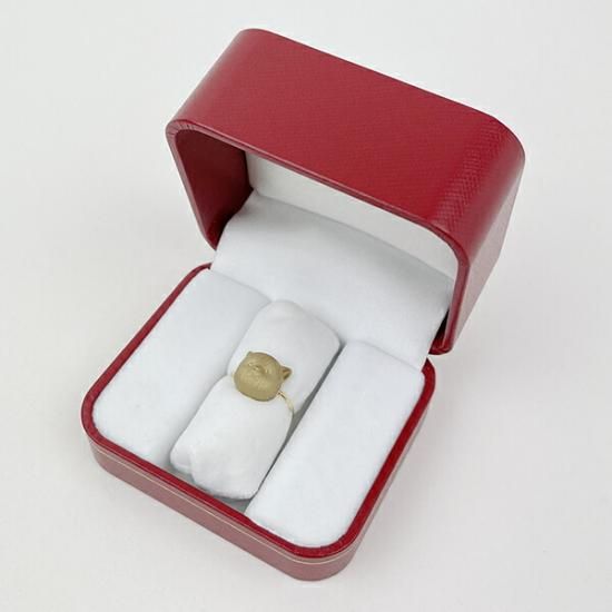 Komaneko's  gold rings