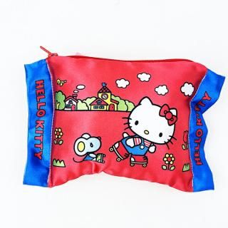 <img class='new_mark_img1' src='https://img.shop-pro.jp/img/new/icons15.gif' style='border:none;display:inline;margin:0px;padding:0px;width:auto;' />サンリオ ハローキティ ピローポーチ Sanrio