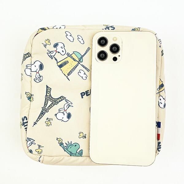 Snoopy's travel pouch