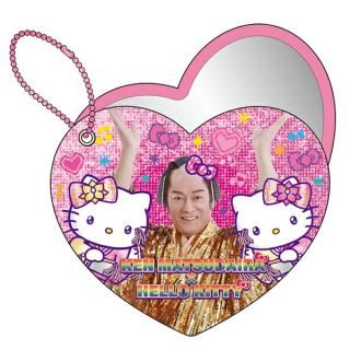 <img class='new_mark_img1' src='https://img.shop-pro.jp/img/new/icons15.gif' style='border:none;display:inline;margin:0px;padding:0px;width:auto;' />【予約品】《10月発売予定》サンリオ マツケンサンバ×ハローキティ キラキラスライドミラー ピンク 鏡 松平健 Sanrio