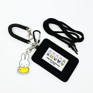<img class='new_mark_img1' src='https://img.shop-pro.jp/img/new/icons15.gif' style='border:none;display:inline;margin:0px;padding:0px;width:auto;' />ミッフィー miffy 70th パスケース 集合 定期入れ