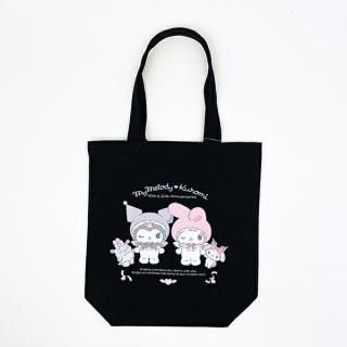 <img class='new_mark_img1' src='https://img.shop-pro.jp/img/new/icons15.gif' style='border:none;display:inline;margin:0px;padding:0px;width:auto;' />サンリオ マイメロディ50th ＆クロミ20th エンジェルトートバッグ ブラック Sanrio