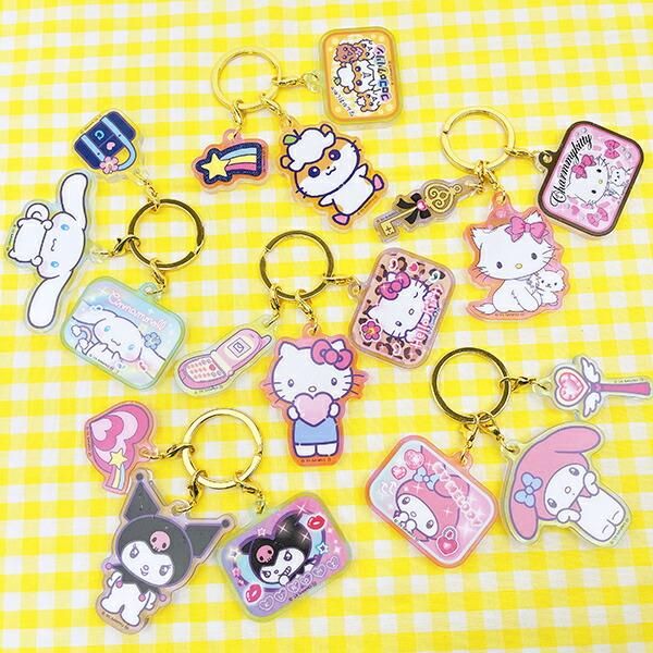 サンリオ ハローキティ 3連アクリルキーホルダー 胸キュン