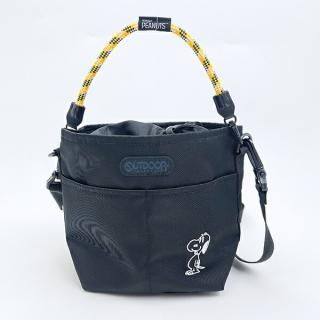 <img class='new_mark_img1' src='https://img.shop-pro.jp/img/new/icons15.gif' style='border:none;display:inline;margin:0px;padding:0px;width:auto;' />スヌーピー OUTDOOR PRODUCTS ショルダーバッグ ブラック SNOOPY