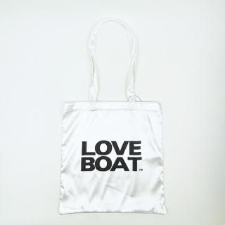<img class='new_mark_img1' src='https://img.shop-pro.jp/img/new/icons15.gif' style='border:none;display:inline;margin:0px;padding:0px;width:auto;' />LOVEBOAT(ラブボート) サテン トートバッグ (シルバー)