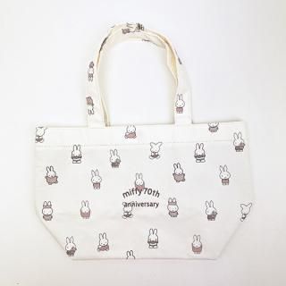 <img class='new_mark_img1' src='https://img.shop-pro.jp/img/new/icons15.gif' style='border:none;display:inline;margin:0px;padding:0px;width:auto;' />�ߥåե��� miffy 70th �ߥ˥ȡ��ȥХå� 70��ǯ�ҥ��ȥ꡼