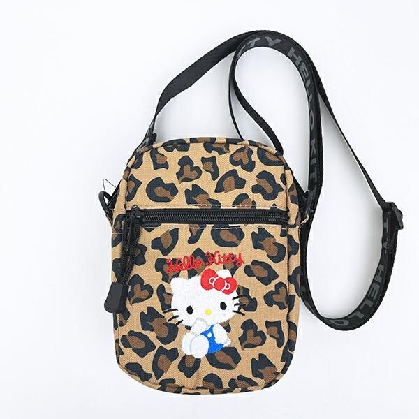 ハローキティのレオパード柄バッグ。持っているだけで圧倒的存在です