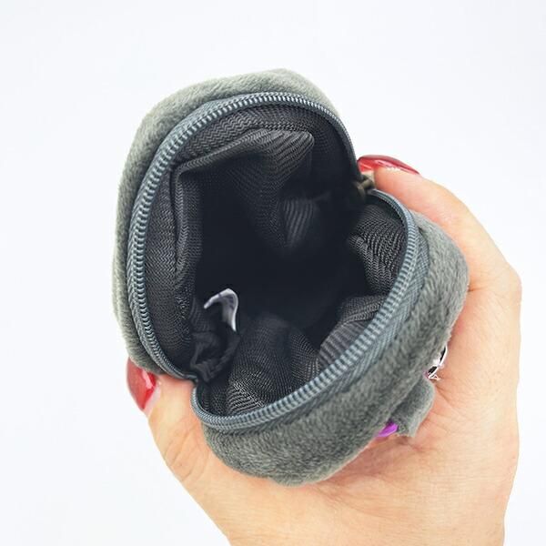 サンリオのフェイスデザインがシンプルなポーチ