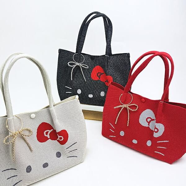 可愛すぎて思わず二度見！ハローキティのラメ入りが上品なニットバッグ