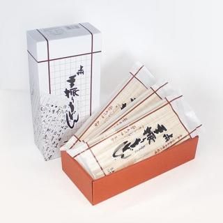 <img class='new_mark_img1' src='https://img.shop-pro.jp/img/new/icons20.gif' style='border:none;display:inline;margin:0px;padding:0px;width:auto;' />上州手振りうどん 475g×3（T-3）