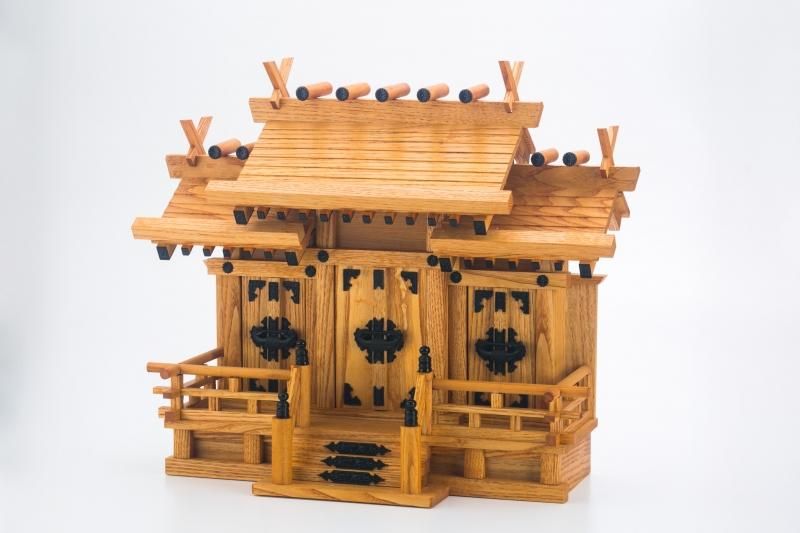 屋根違い三社 小 けやき色 神棚セット - 神棚神具の専門店 神棚 屋根違い三社 小 けやき色 神棚セット - 神棚神具の専門店 神棚