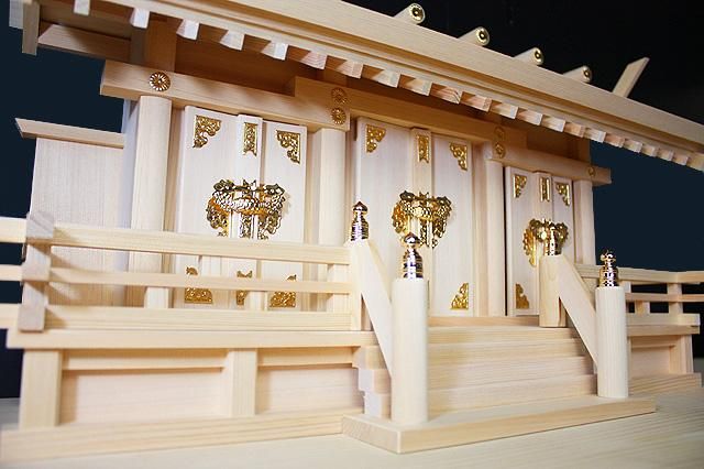 神棚 木曽桧 低床通し屋根三社 月読 金具 - 神棚神具の専門店 神棚 木曽桧 低床通し屋根三社 月読 金具 - 神棚神具の専門店