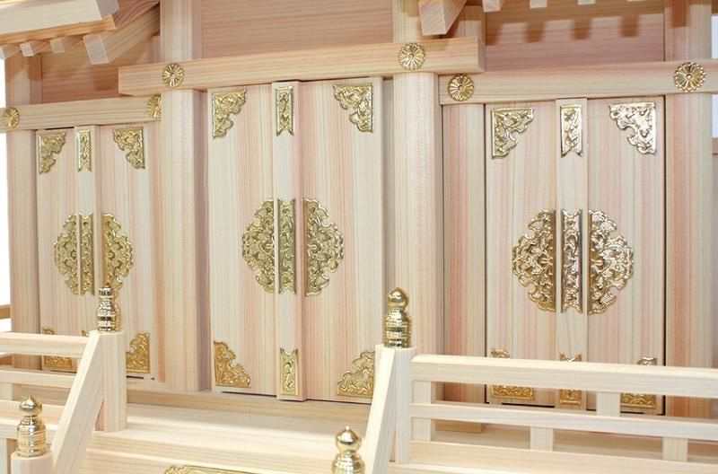 神棚 屋根違い 三社 中 | 本金具 神棚の里 - 神棚・神具の専門店 神棚 屋根違い 三社 中 | 本金具 神棚の里 - 神棚・神具の専門店