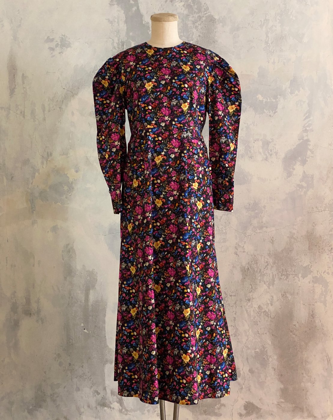 leur logette - <img class='new_mark_img1' src='https://img.shop-pro.jp/img/new/icons2.gif' style='border:none;display:inline;margin:0px;padding:0px;width:auto;' />Marianna Flower Print Dress - Black