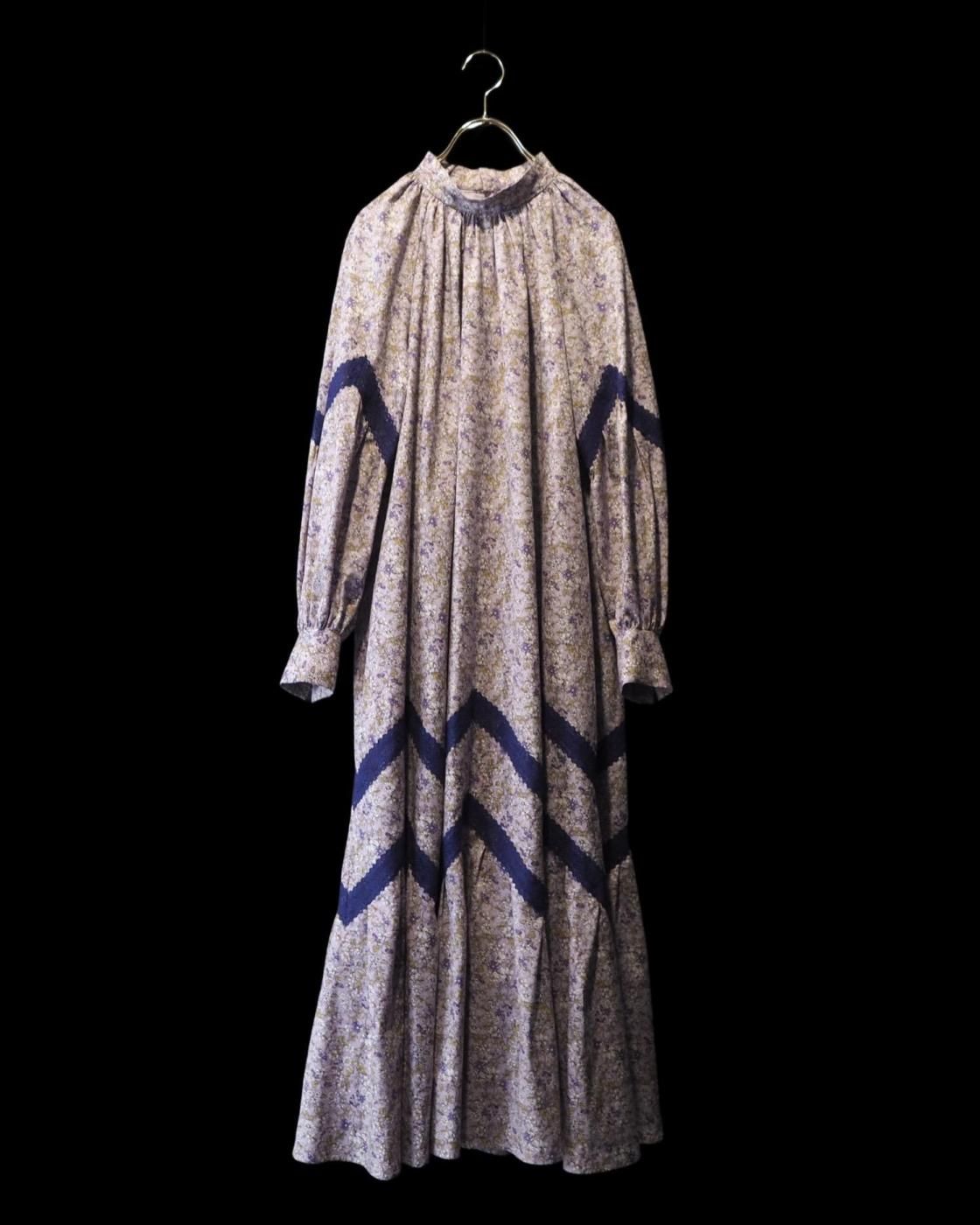 leur logette - <img class='new_mark_img1' src='https://img.shop-pro.jp/img/new/icons1.gif' style='border:none;display:inline;margin:0px;padding:0px;width:auto;' />Cotton Print Dress - 111 Lavender