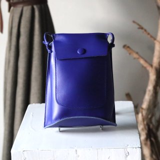<img class='new_mark_img1' src='https://img.shop-pro.jp/img/new/icons8.gif' style='border:none;display:inline;margin:0px;padding:0px;width:auto;' />【MARROW】Bent Pouch Mini Bag