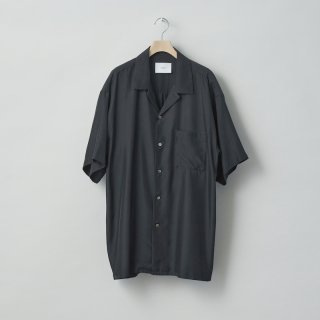 <img class='new_mark_img1' src='https://img.shop-pro.jp/img/new/icons8.gif' style='border:none;display:inline;margin:0px;padding:0px;width:auto;' />【stein】Oversized Cupro Open Collar SS Shirt