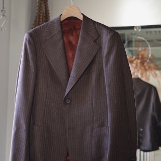 <img class='new_mark_img1' src='https://img.shop-pro.jp/img/new/icons8.gif' style='border:none;display:inline;margin:0px;padding:0px;width:auto;' />MAATEE&SONSBrown Stripe Single Tailored Jacket