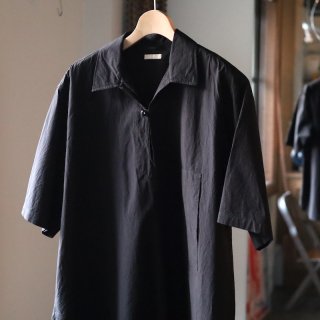 <img class='new_mark_img1' src='https://img.shop-pro.jp/img/new/icons8.gif' style='border:none;display:inline;margin:0px;padding:0px;width:auto;' />ULTERIORWashed Chambray Poplin Skipper Shirt