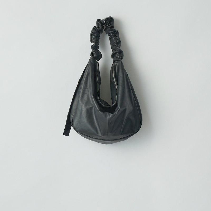 ssstein】SHIRRING HANDLE LEATHER SHOULDER BAG - HUUKU ssstein】SHIRRING HANDLE LEATHER SHOULDER BAG - HUUKU